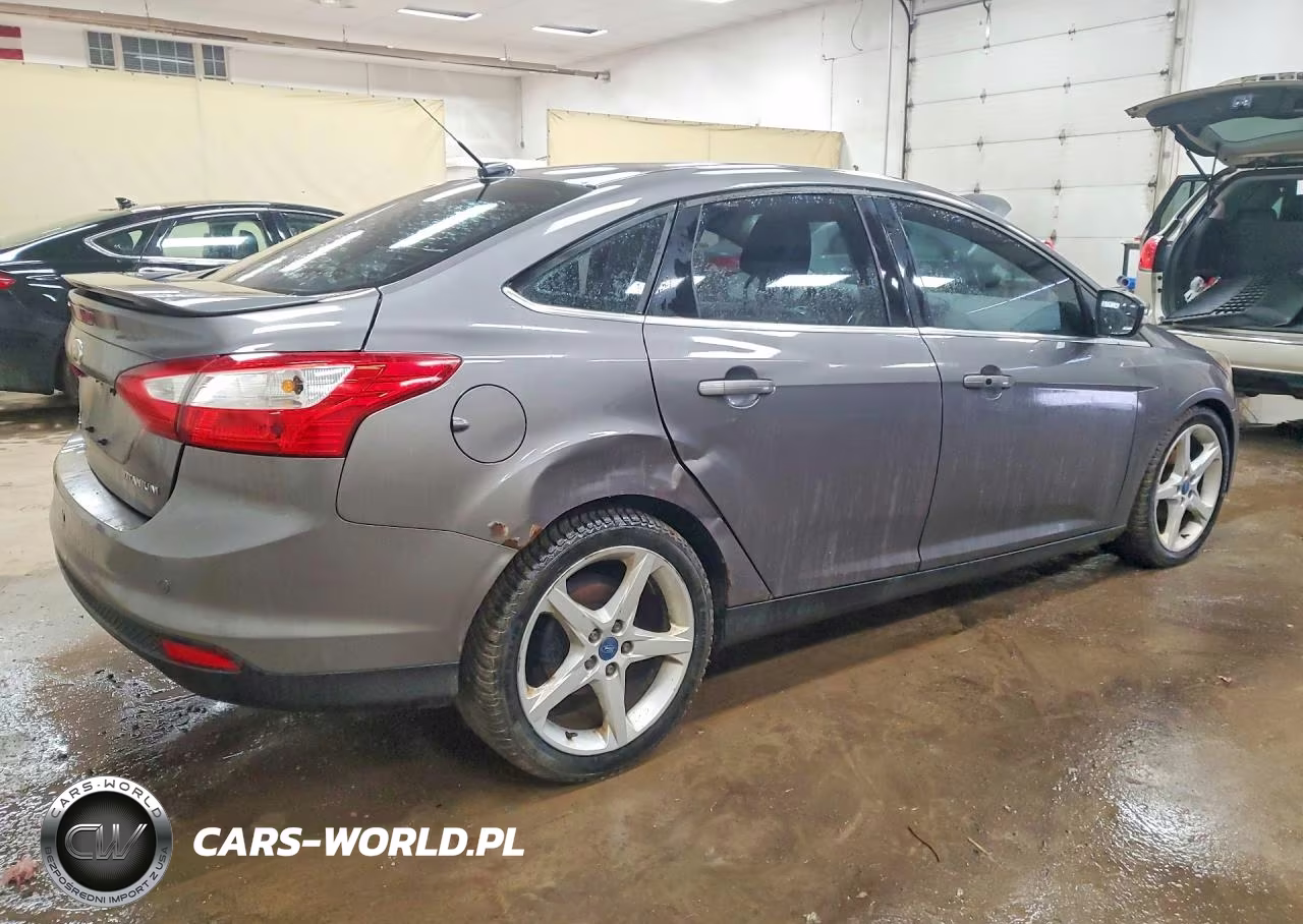 2012 Ford Focus Titanium VIN:1FAHP3J24CL194671 - 3