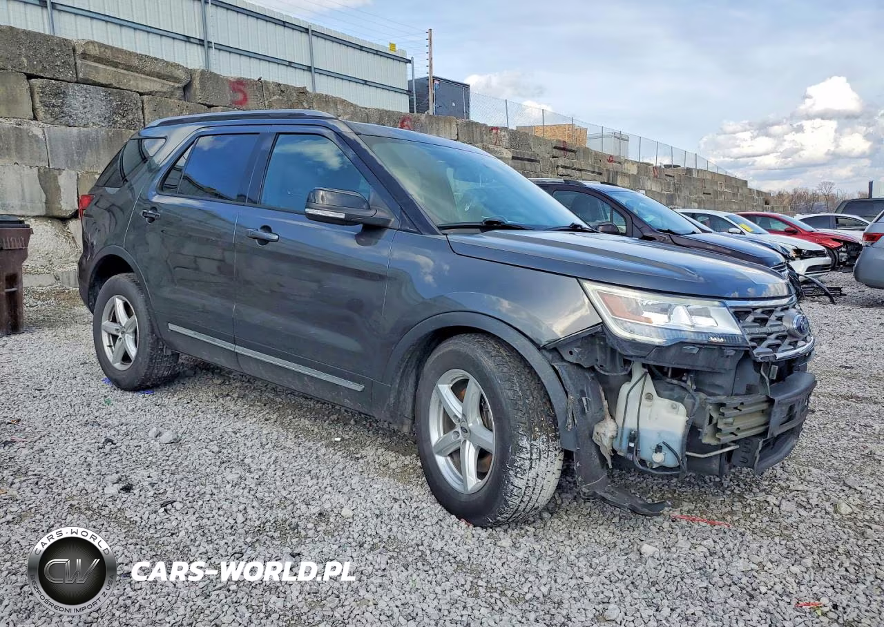 2018 Ford Explorer Xlt VIN:1FM5K7D86JGA40967 - 4