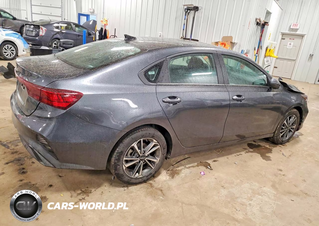 2024 Kia Forte Lxs VIN:3KPF24AD6RE768339 - 3