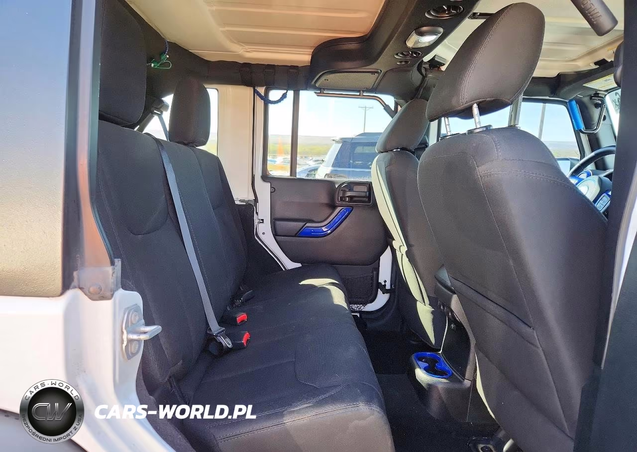 2016 Jeep Wrangler Unlimited Sport VIN:1C4BJWDG2GL209801 - 11