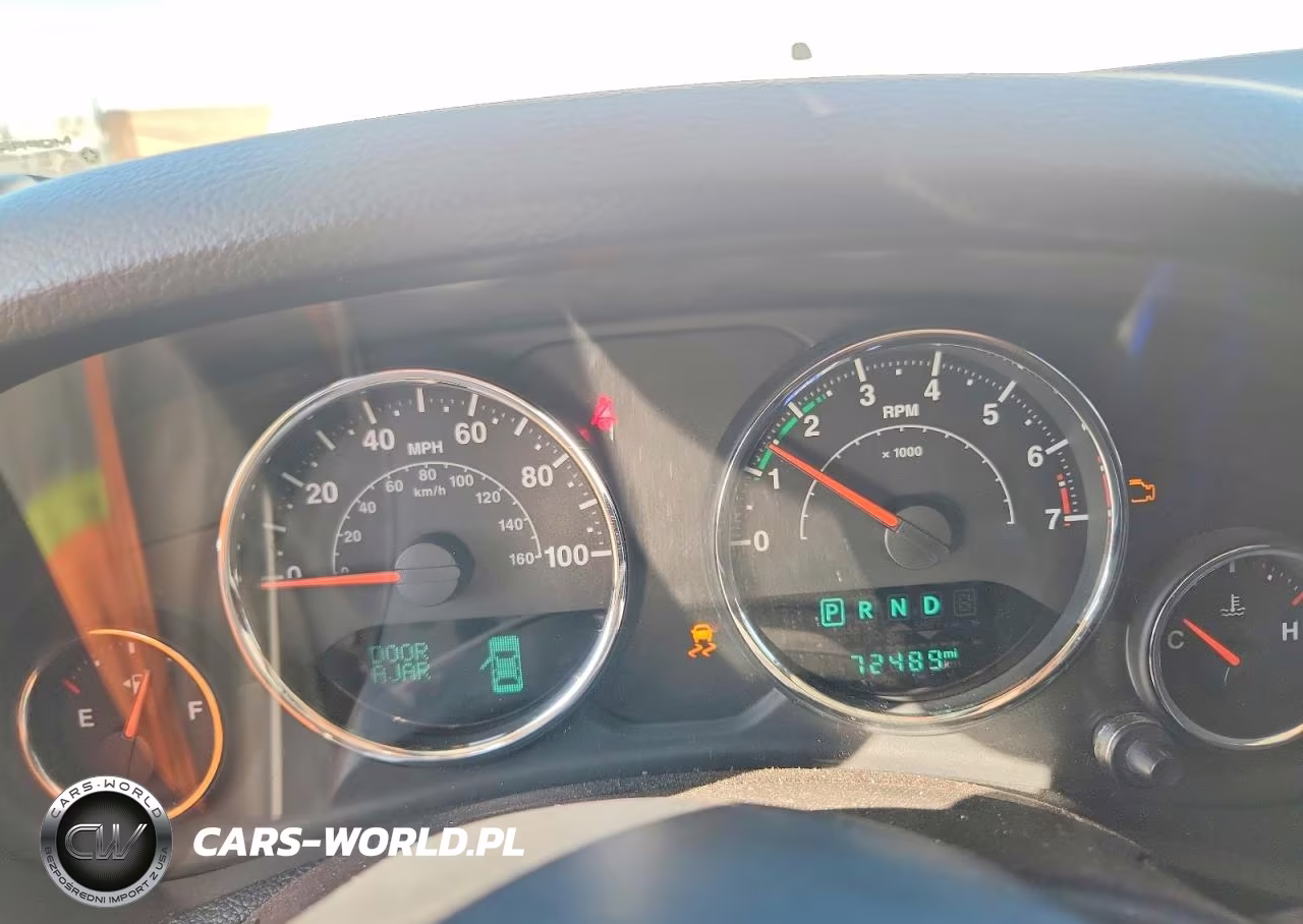 2016 Jeep Wrangler Unlimited Sport VIN:1C4BJWDG2GL209801 - 9
