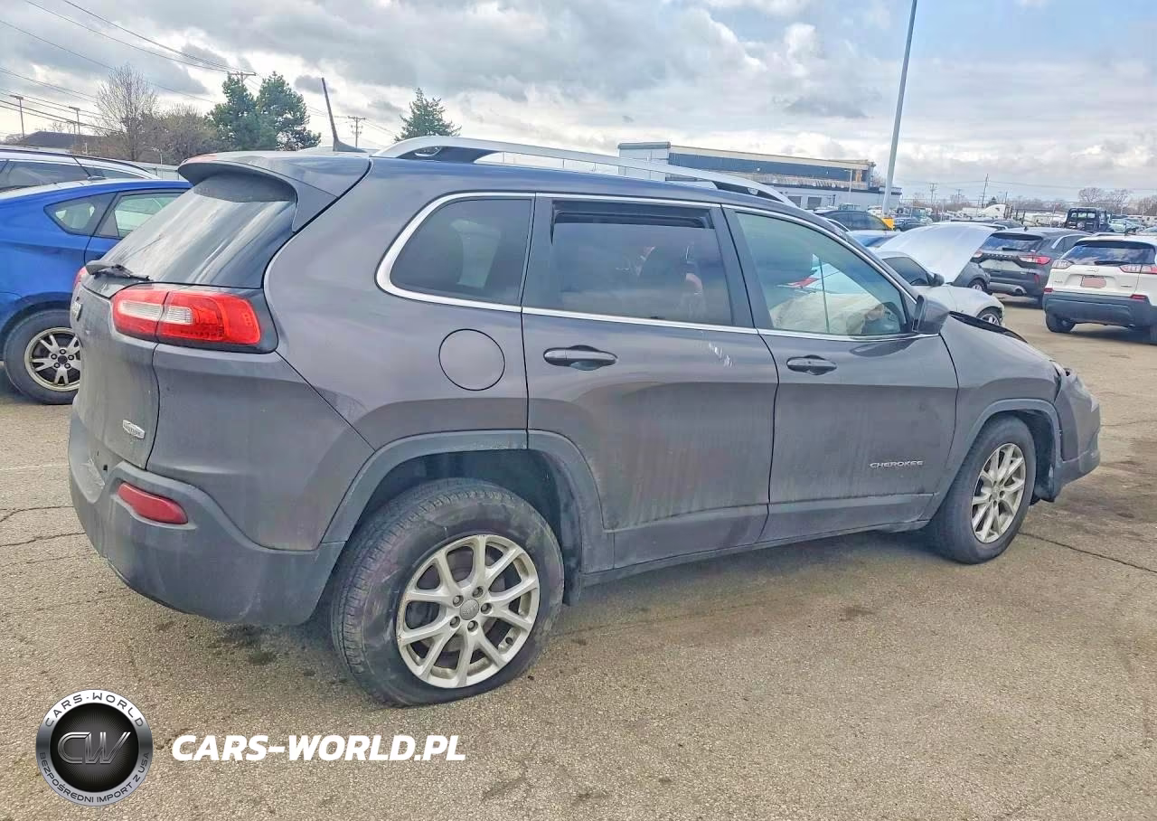 2018 Jeep Cherokee Latitude Plus VIN:1C4PJMLBXJD506395 - 3