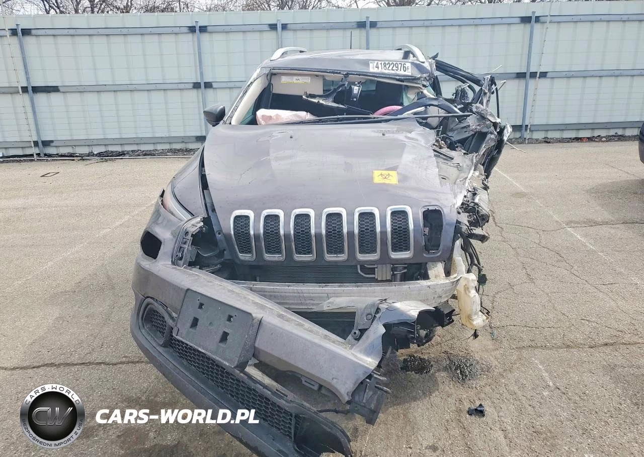 2018 Jeep Cherokee Latitude Plus VIN:1C4PJMLBXJD506395 - 5