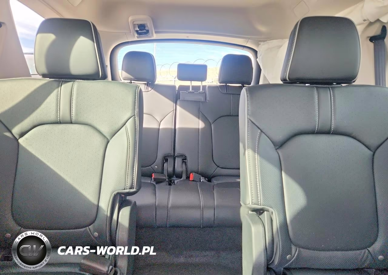 2025 Honda Pilot Elite VIN:5FNYG1H8XSB124313 - 10