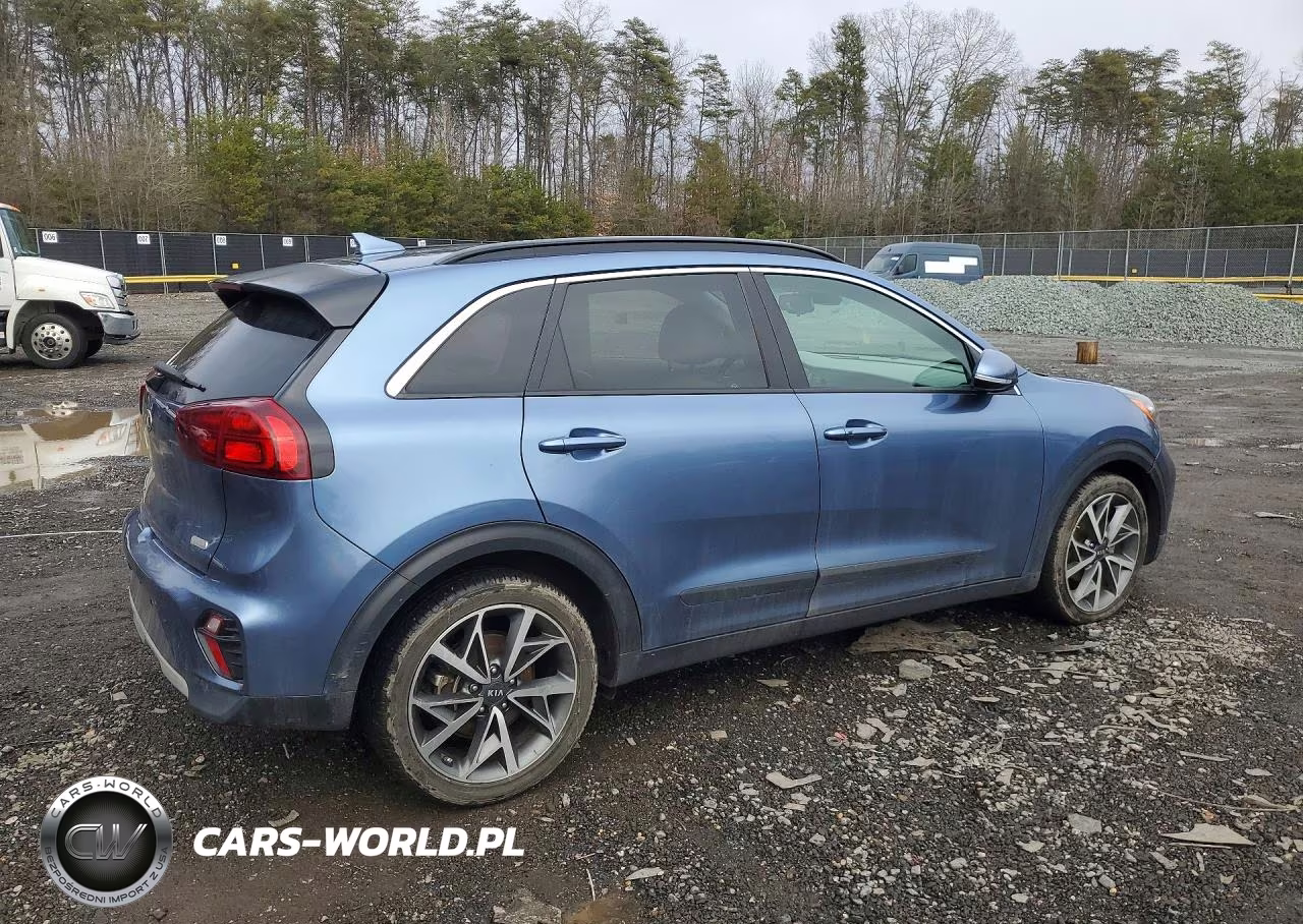 2020 Kia Niro Touring Special Edition VIN:KNDCC3LC0L5395400 - 3