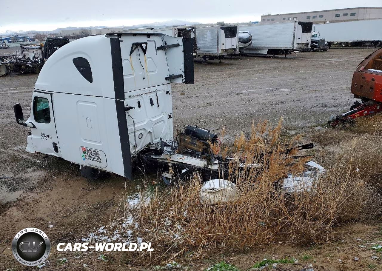 2018 Freightliner Cascadia 126 VIN:3AKJHHDR0JSJC6839 - 3
