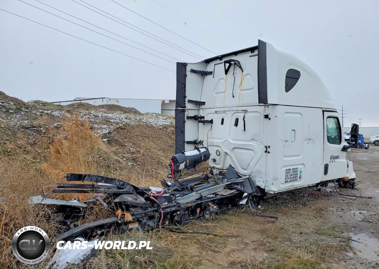 2018 Freightliner Cascadia 126 VIN:3AKJHHDR0JSJC6839 - 4
