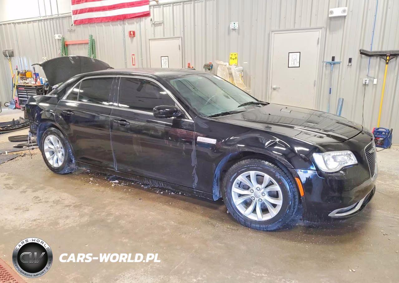 2016 Chrysler 300 Limited VIN:2C3CCAAG8GH207686 - 4