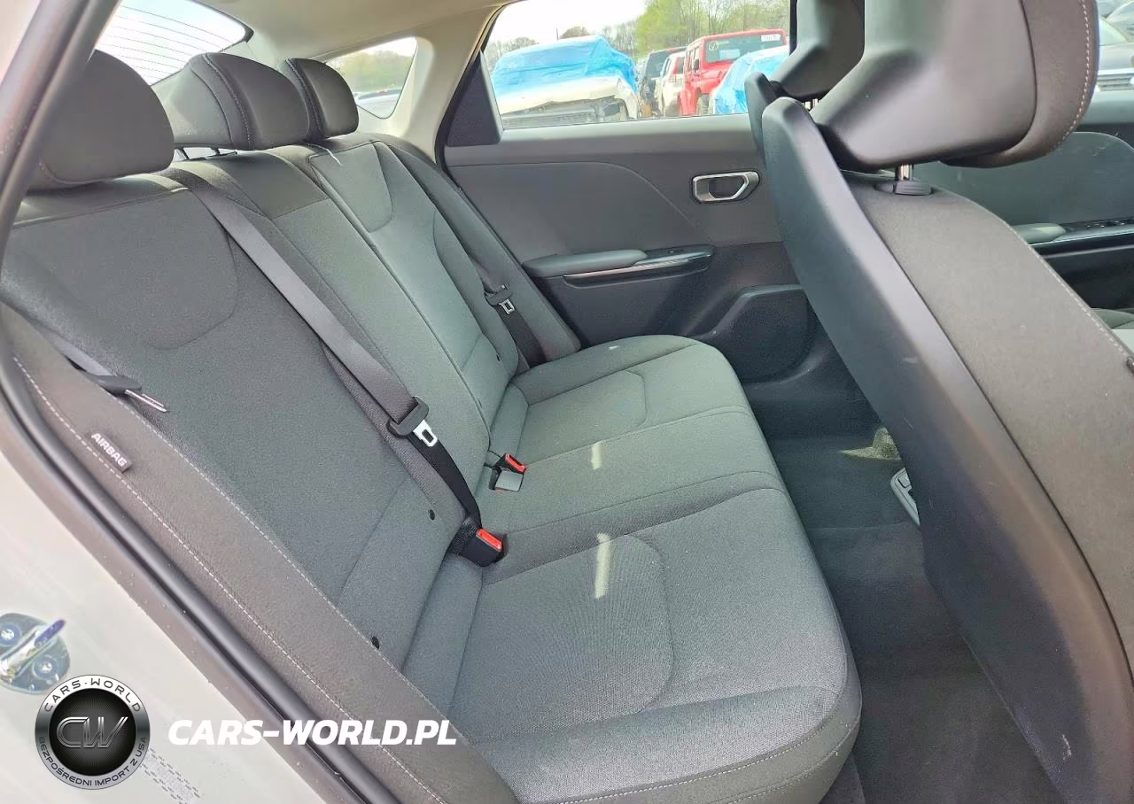 2025 Kia K4 Lxs VIN:3KPFT4DE1SE185653 - 10