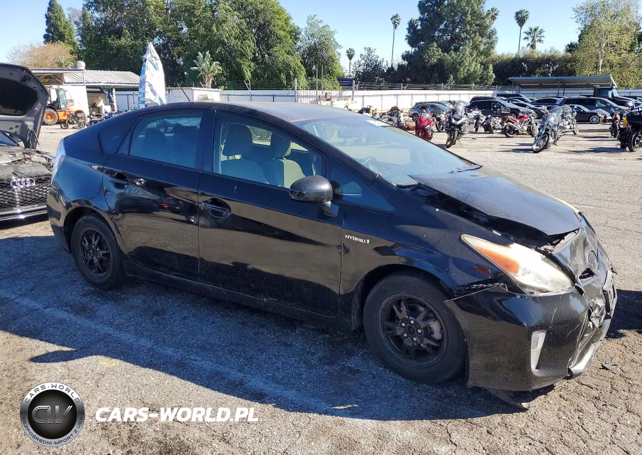 2013 Toyota Prius Three VIN:JTDKN3DU6D0343023 - 4