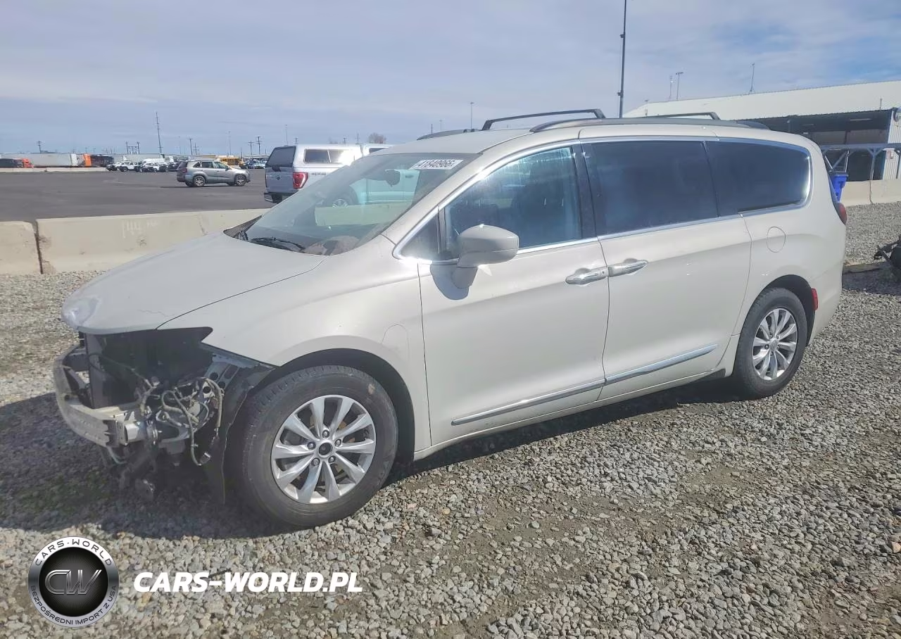 Główne zdjęcie 2017 Chrysler Pacifica Touring L