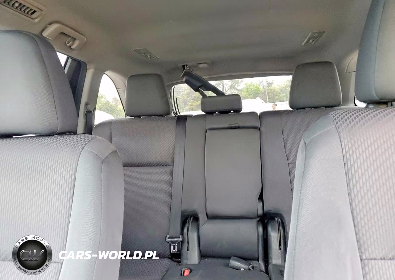 2018 Toyota Highlander Le VIN:5TDZZRFH6JS245866 - 10