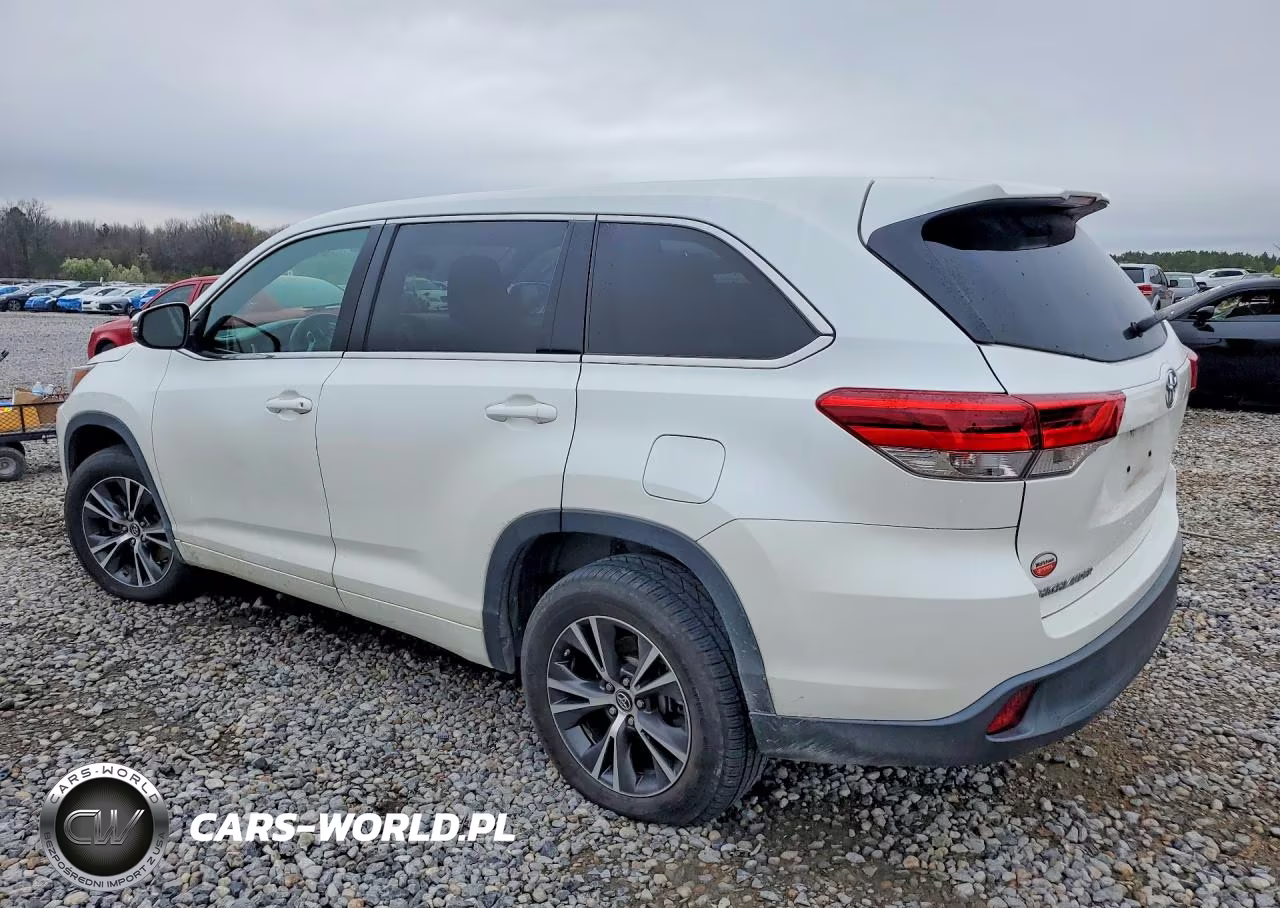 2018 Toyota Highlander Le VIN:5TDZZRFH6JS245866 - 2