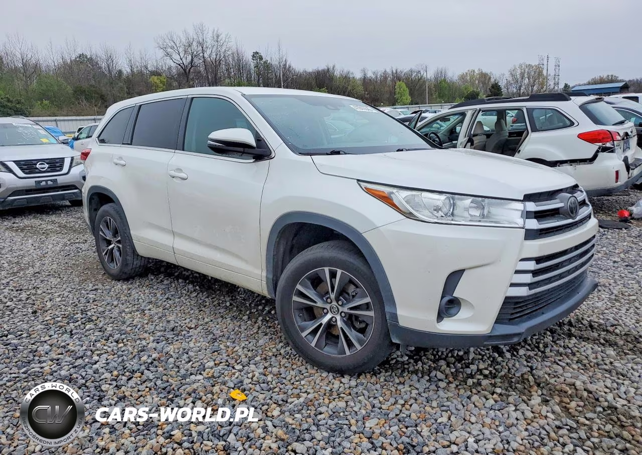 2018 Toyota Highlander Le VIN:5TDZZRFH6JS245866 - 4