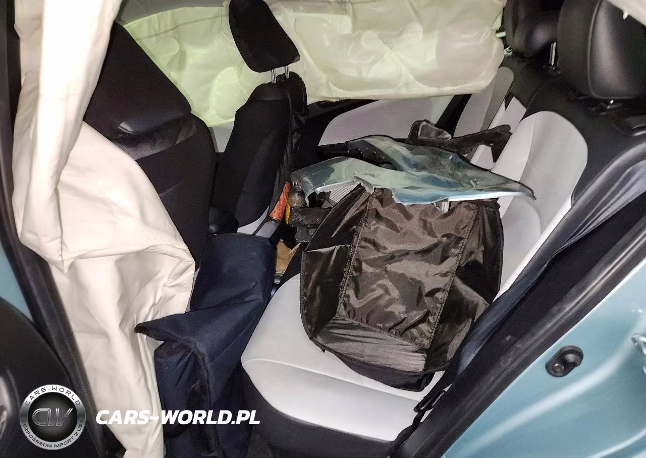 2018 Toyota Prius Four Touring VIN:JTDKARFUXJ3065975 - 10