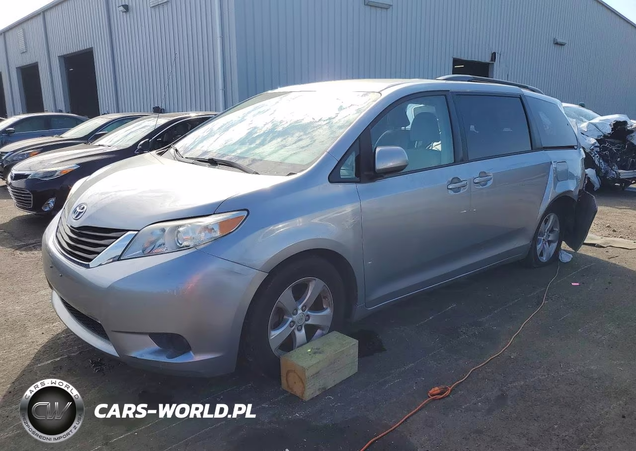 2014 Toyota Sienna Le 8-Passenger