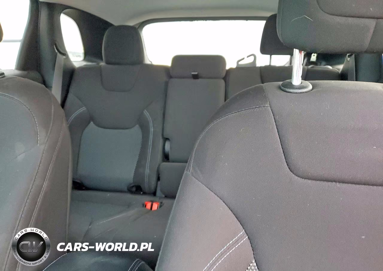2019 Jeep Cherokee Latitude VIN:1C4PJMCX6KD471559 - 10