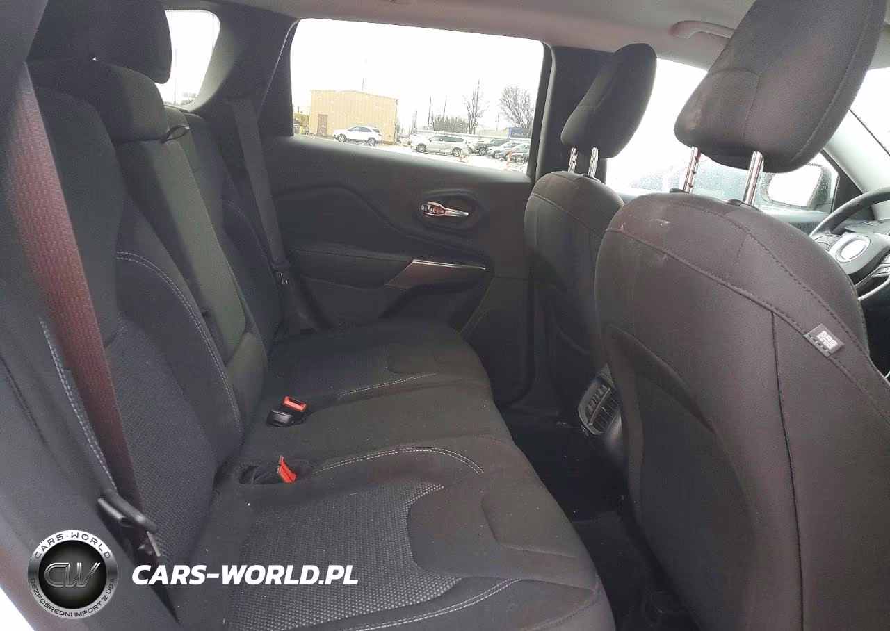 2019 Jeep Cherokee Latitude VIN:1C4PJMCX6KD471559 - 11
