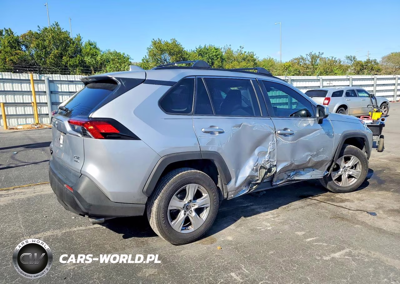 2021 Toyota Rav4 Xle VIN:2T3P1RFV0MC236542 - 3