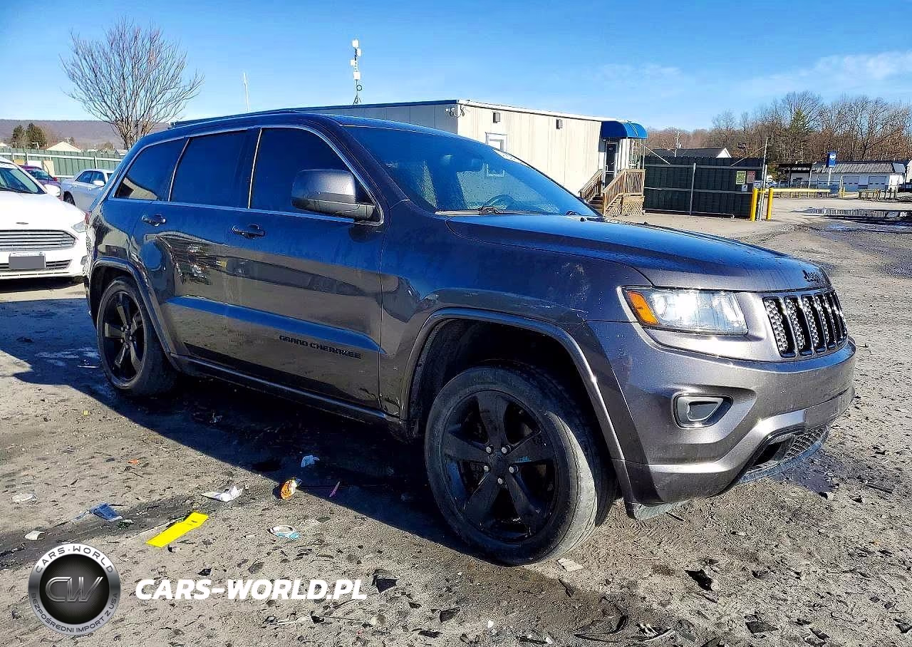 2015 Jeep Grand Cherokee Laredo VIN:1C4RJFAG7FC861573 - 4