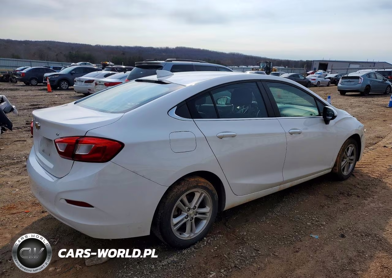2018 Chevrolet Cruze Lt VIN:1G1BE5SMXJ7173937 - 3