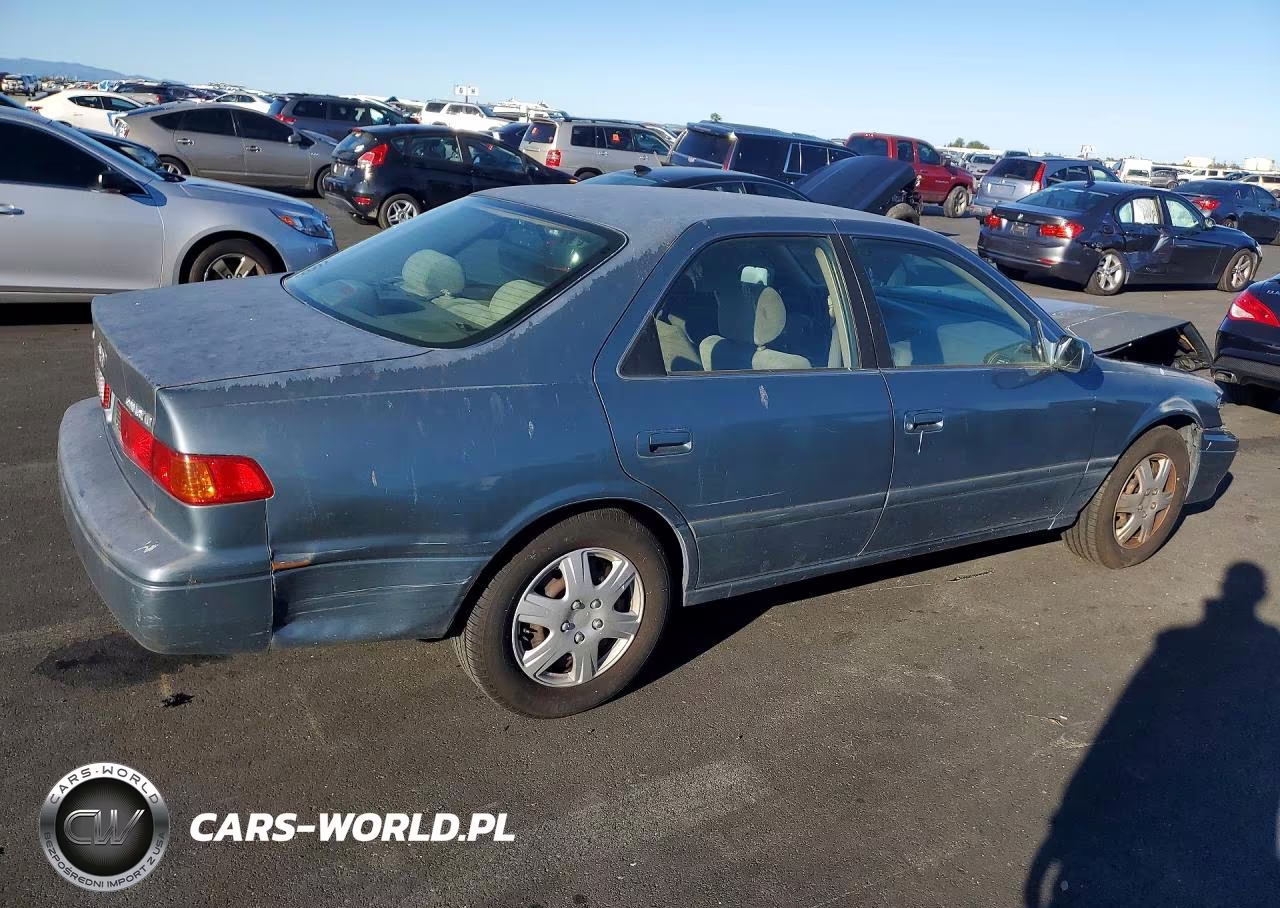 2000 Toyota Camry Le VIN:JT2BG22K2Y0408745 - 3