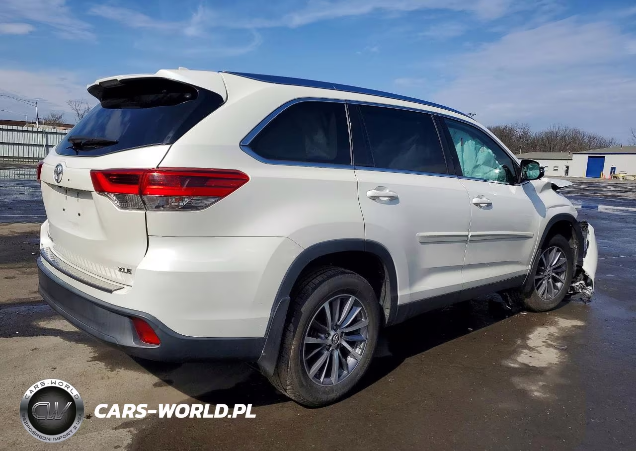 2019 Toyota Highlander Xle VIN:5TDKZRFH8KS312079 - 3