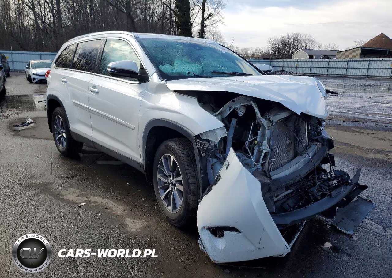 2019 Toyota Highlander Xle VIN:5TDKZRFH8KS312079 - 4