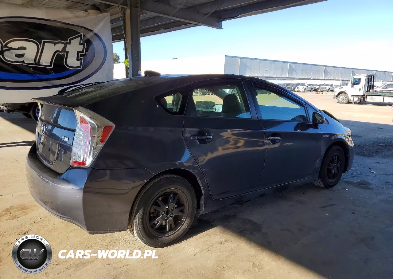 2014 Toyota Prius Two VIN:JTDKN3DU2E1778391 - 3