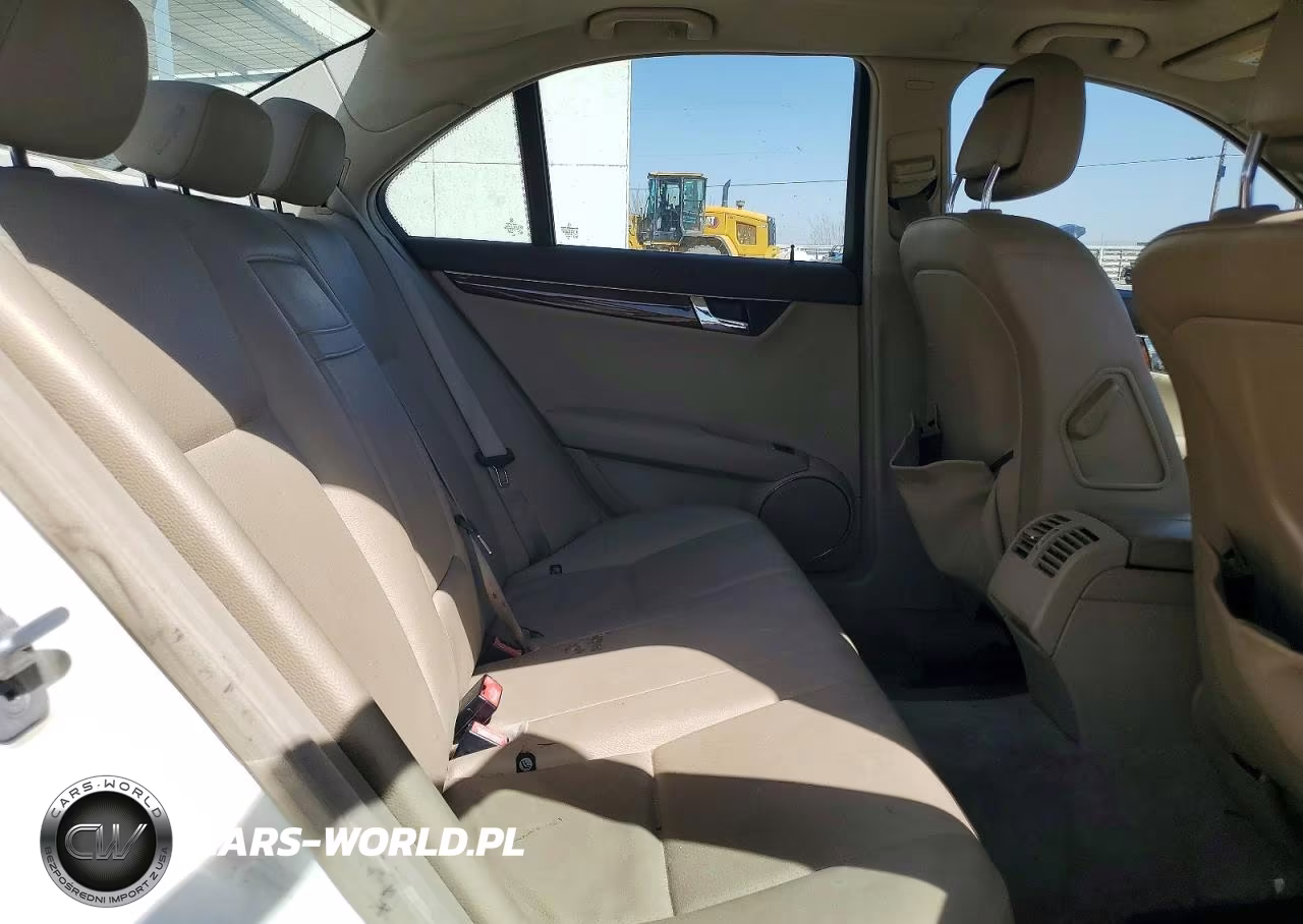 2011 Mercedes-Benz C 300 VIN:WDDGF5EBXBR156815 - 10