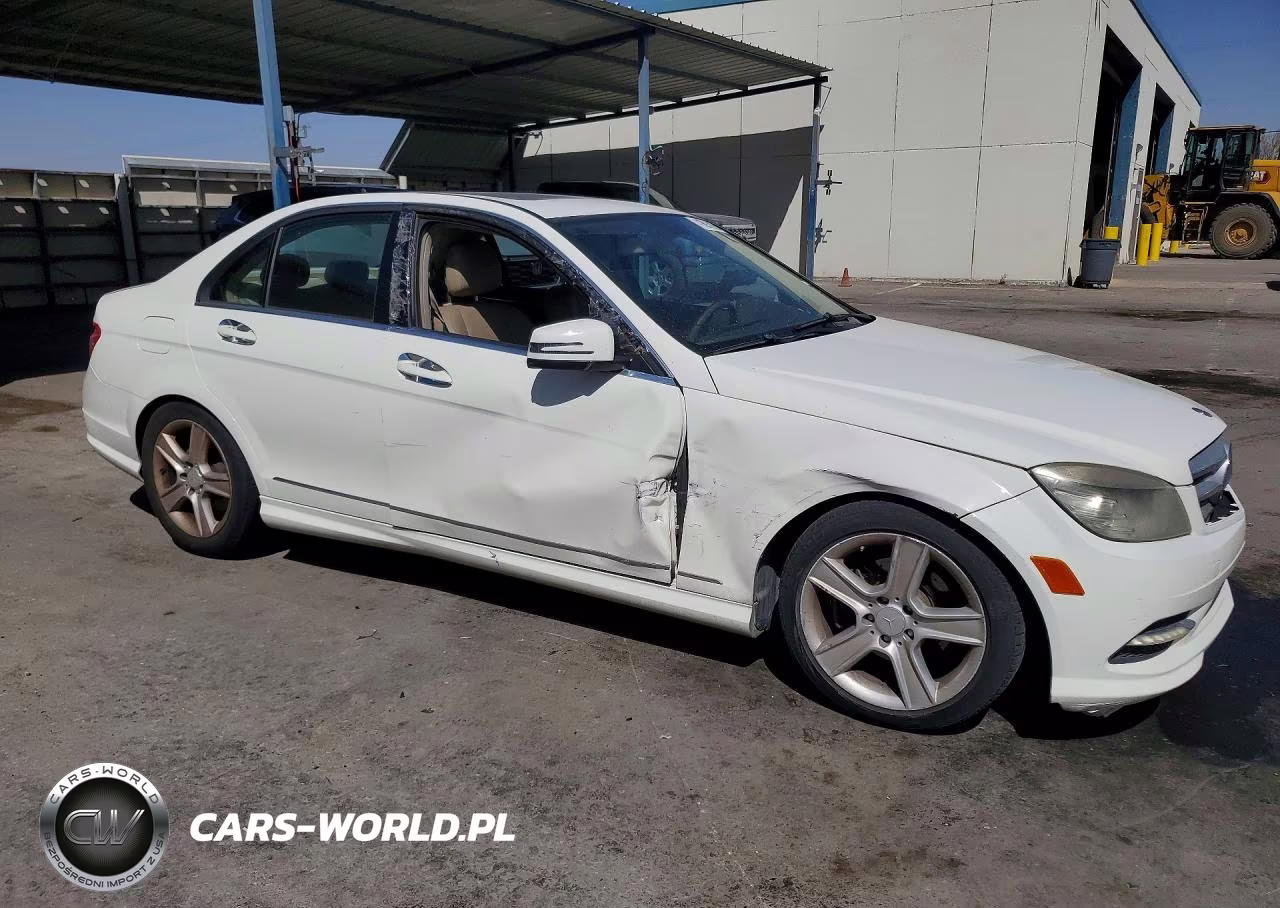 2011 Mercedes-Benz C 300 VIN:WDDGF5EBXBR156815 - 4