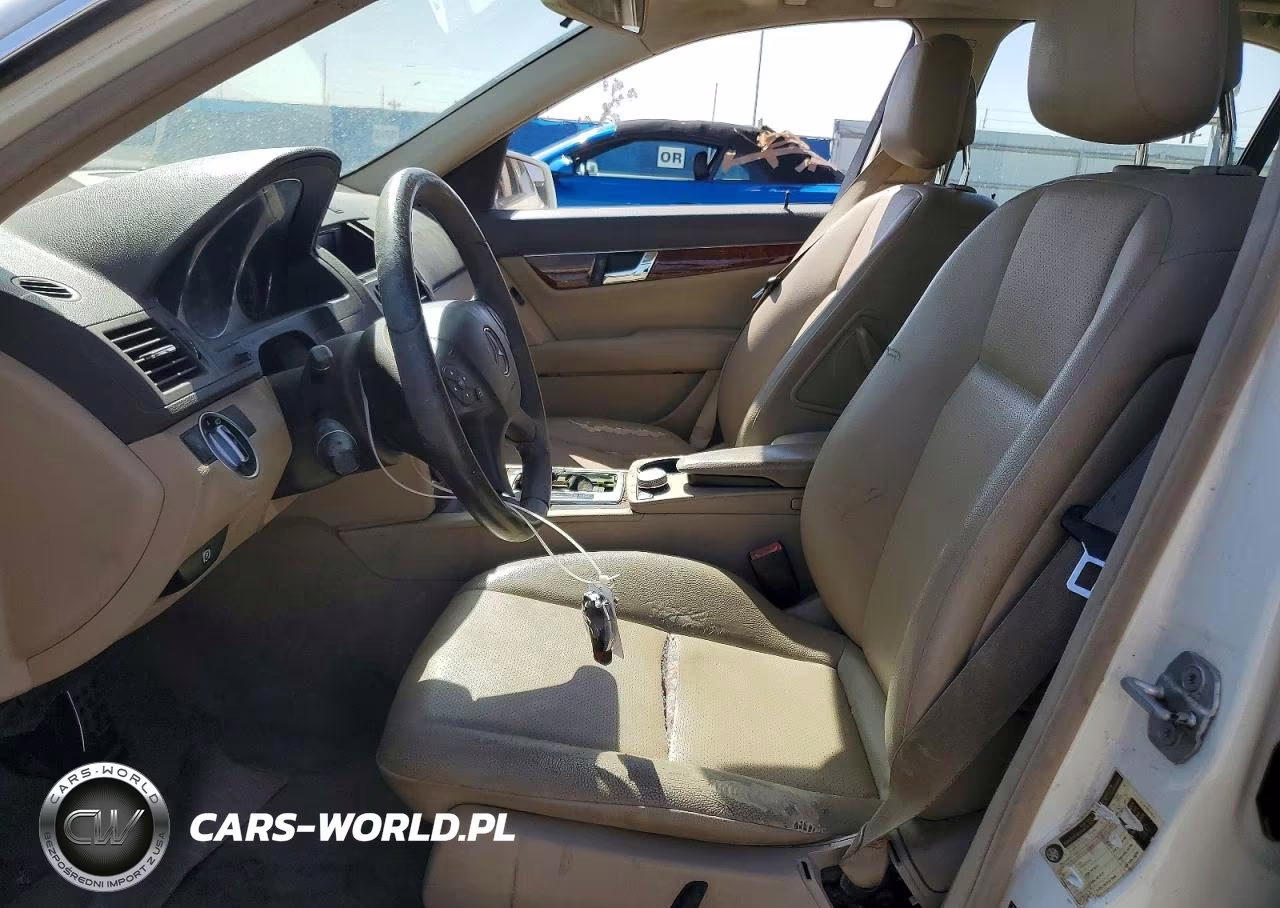 2011 Mercedes-Benz C 300 VIN:WDDGF5EBXBR156815 - 7