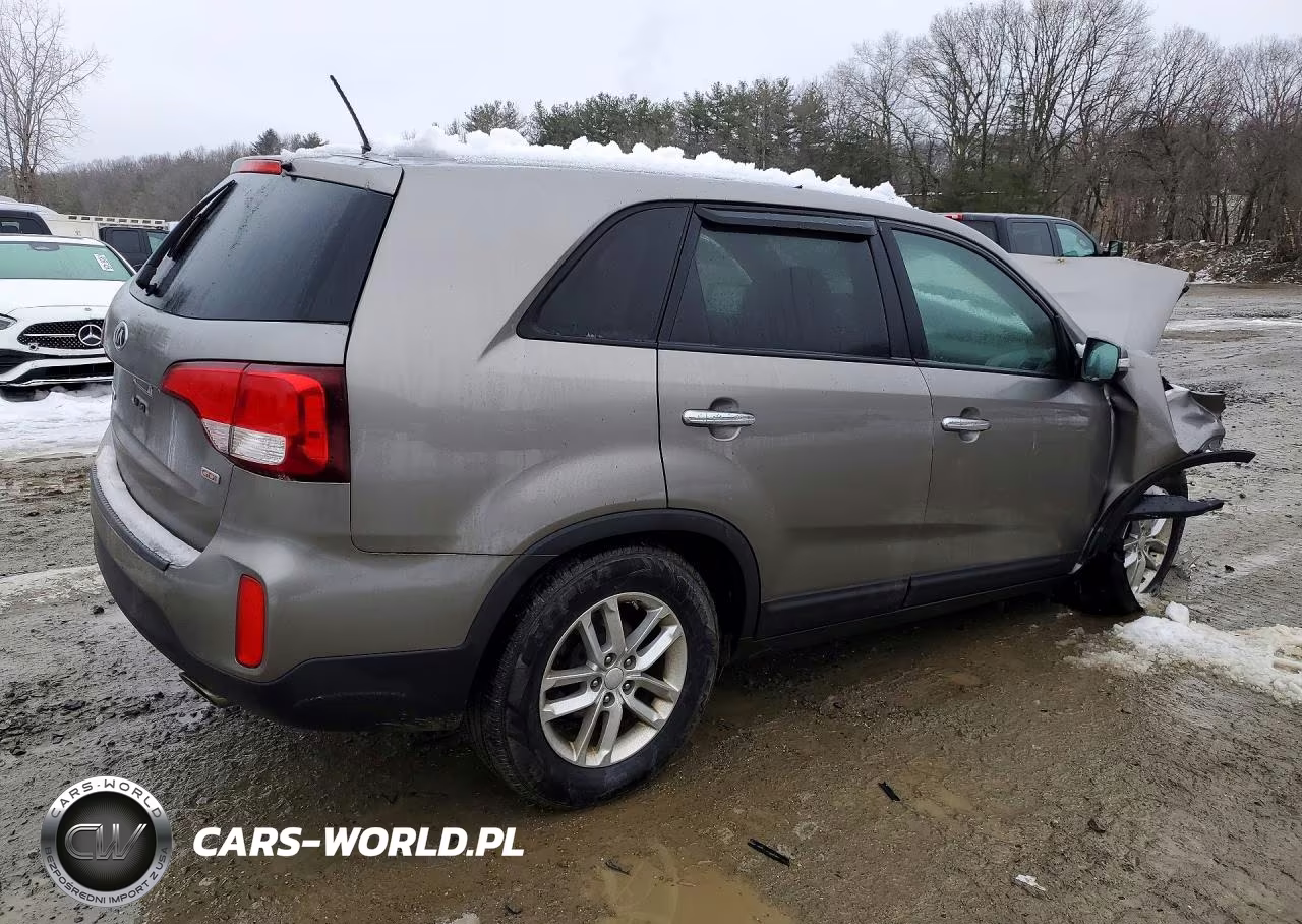 2015 Kia Sorento Lx VIN:5XYKT3A68FG575034 - 3