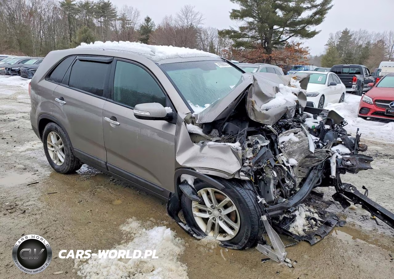 2015 Kia Sorento Lx VIN:5XYKT3A68FG575034 - 4