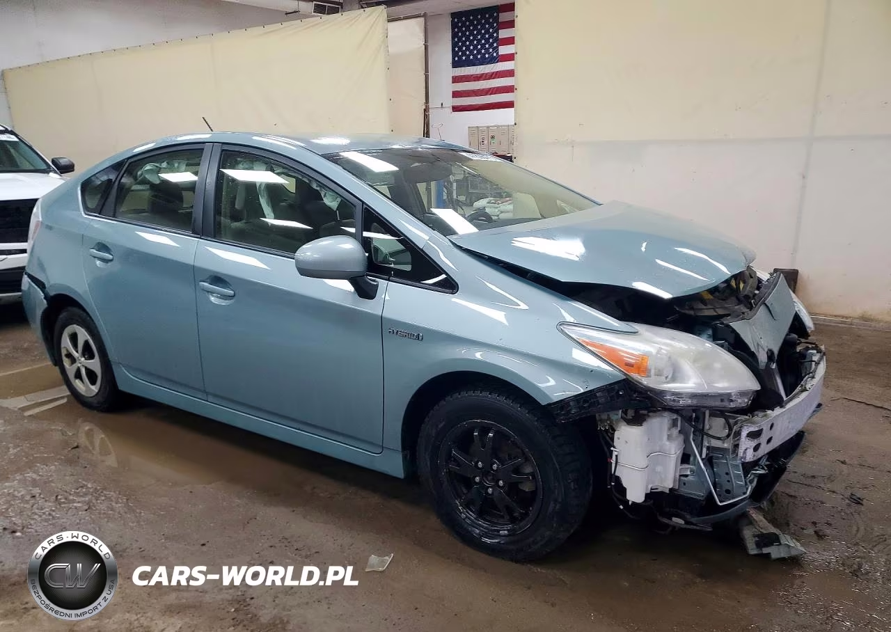 2013 Toyota Prius Three VIN:JTDKN3DU0D1682855 - 4