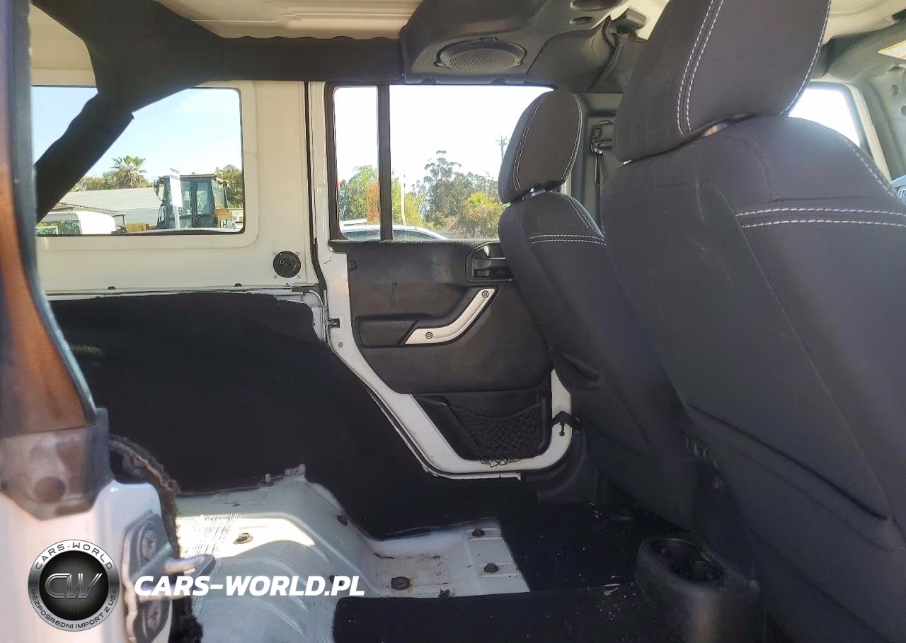 2014 Jeep Wrangler Unlimited Sahara VIN:1C4BJWEG7EL206615 - 10