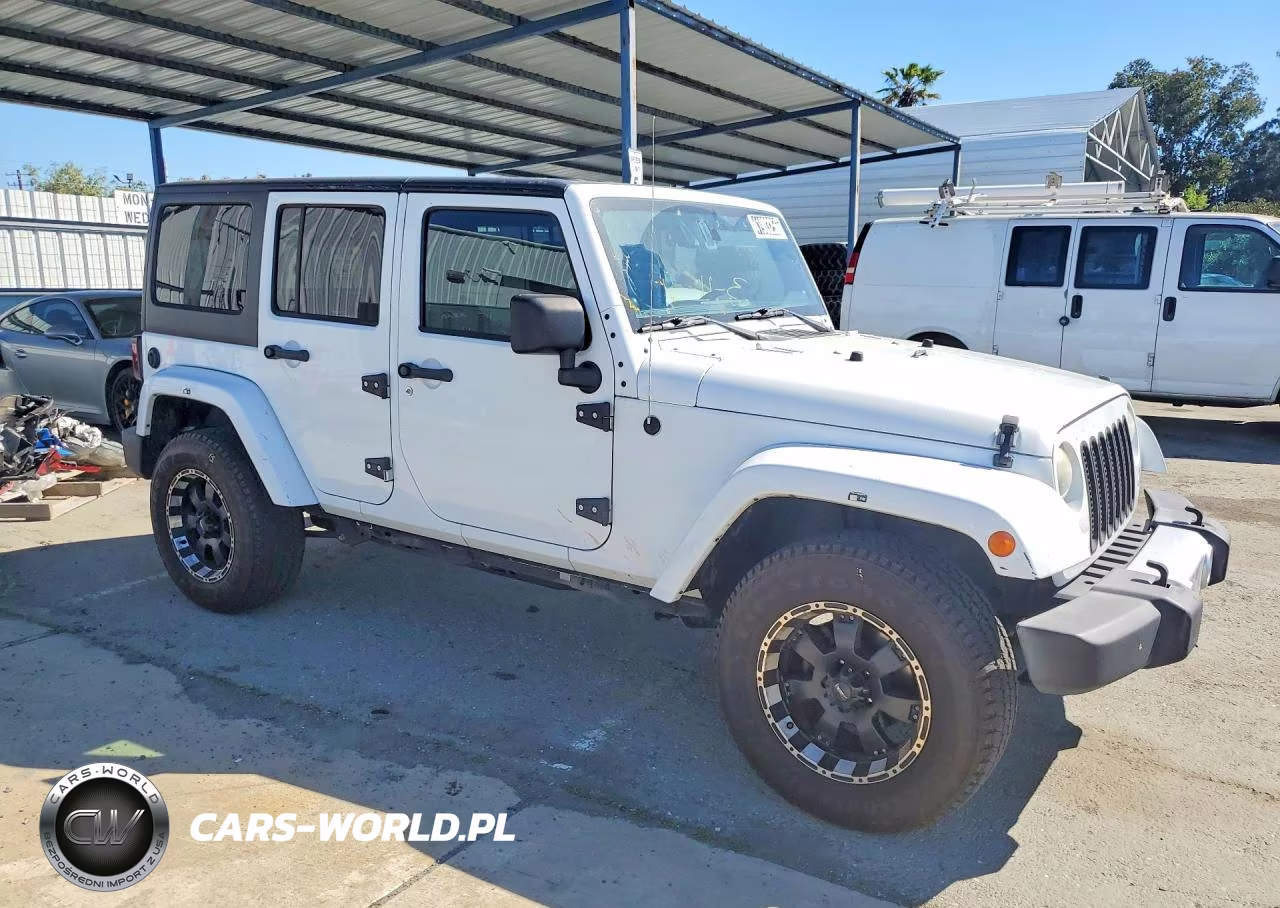 2014 Jeep Wrangler Unlimited Sahara VIN:1C4BJWEG7EL206615 - 4
