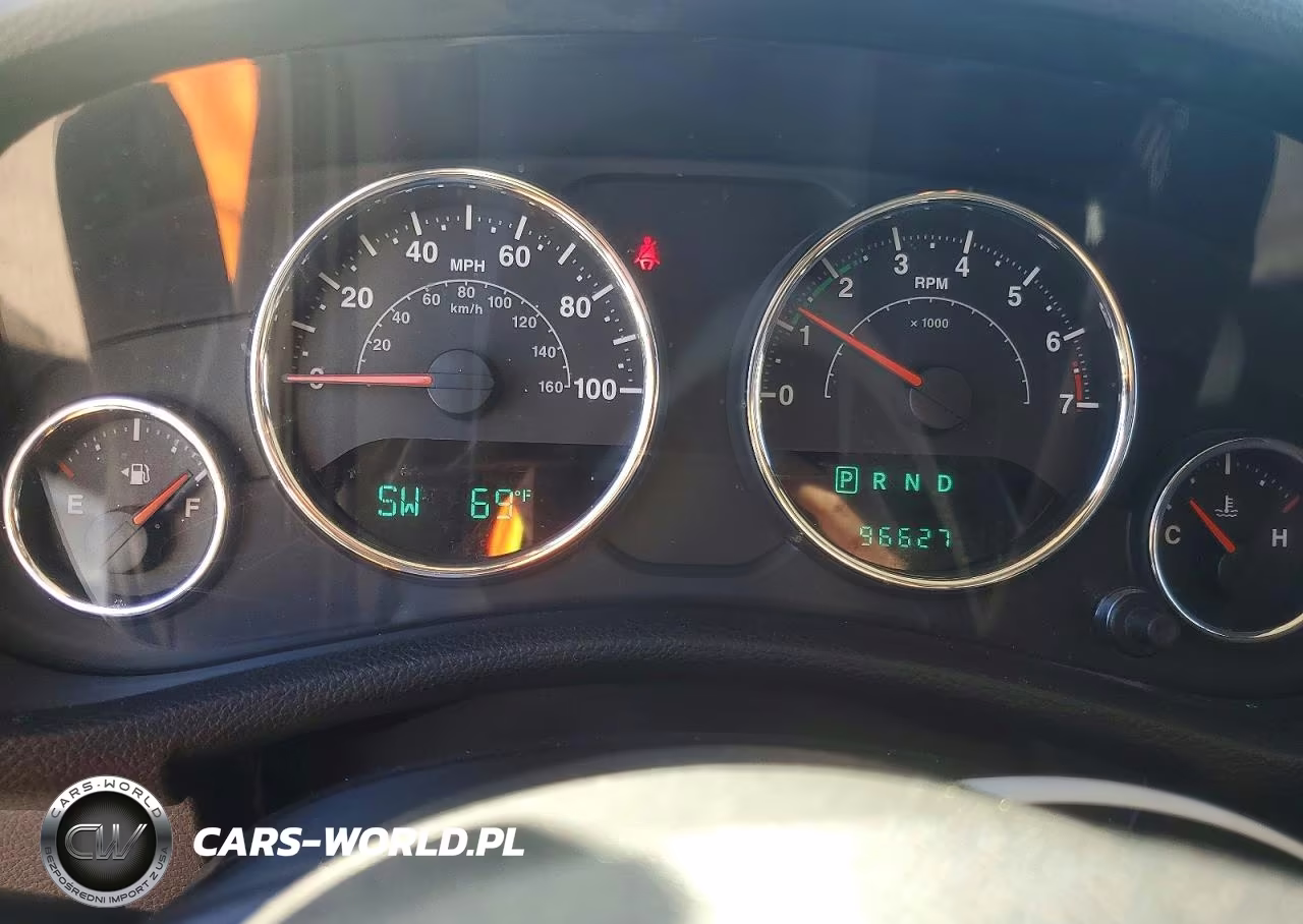 2014 Jeep Wrangler Unlimited Sahara VIN:1C4BJWEG7EL206615 - 9