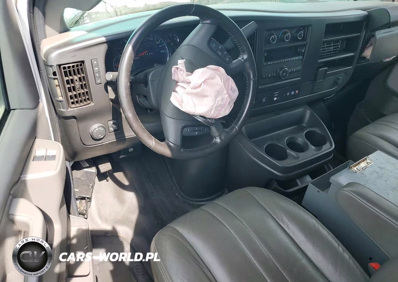 2021 Chevrolet Express 2500 Cargo Utility - Service Van VIN:1GCWGAFP2M1303331 - 8