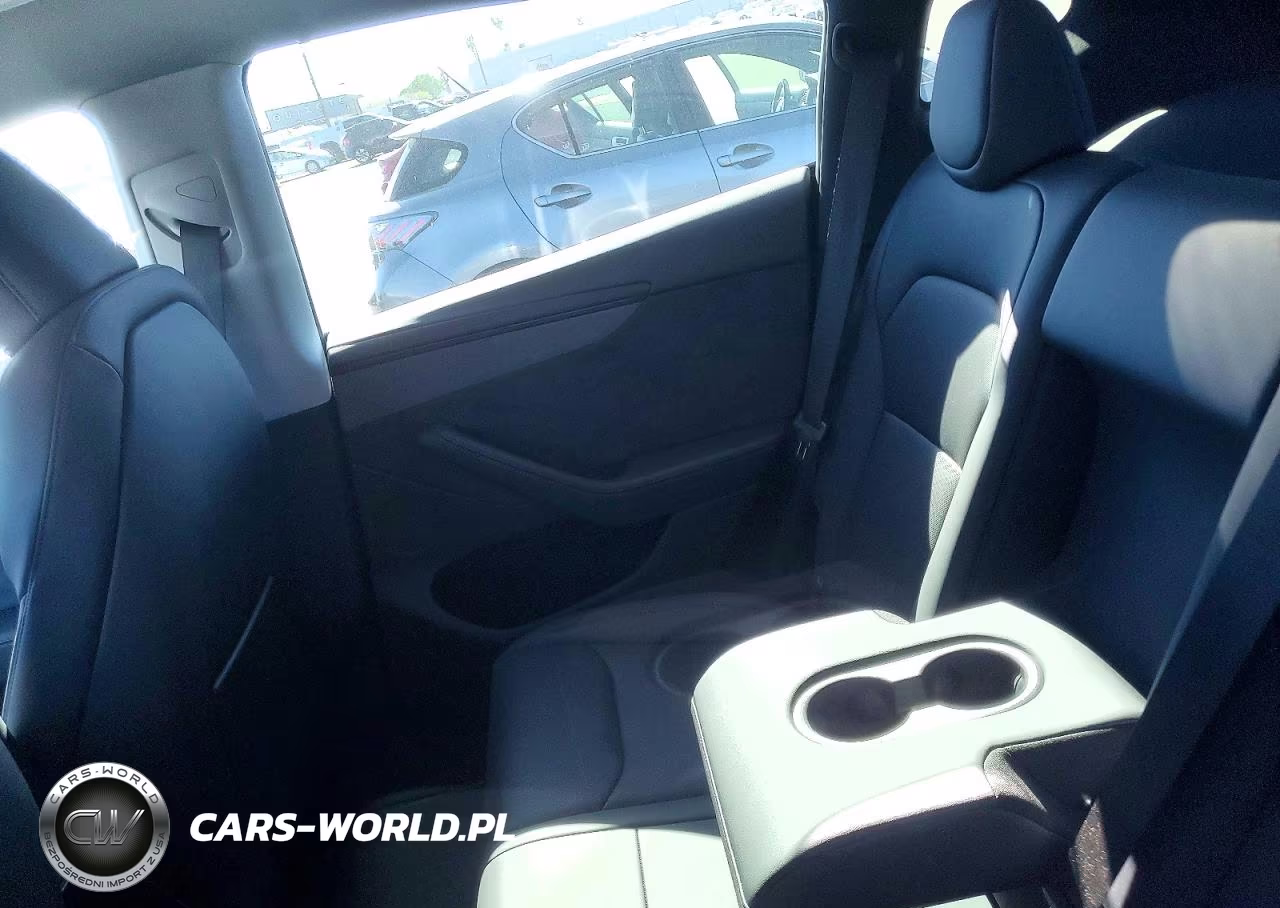 2026 Tesla Model Y VIN:7SAYGDED8TF550444 - 10