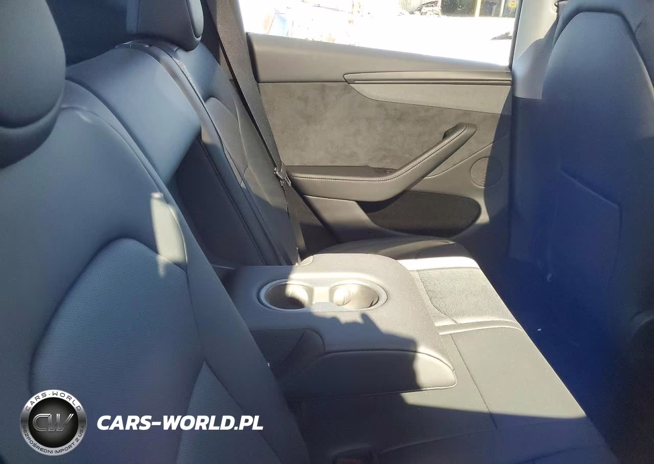 2026 Tesla Model Y VIN:7SAYGDED8TF550444 - 11