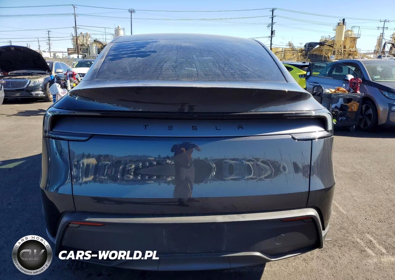 2026 Tesla Model Y VIN:7SAYGDED8TF550444 - 6