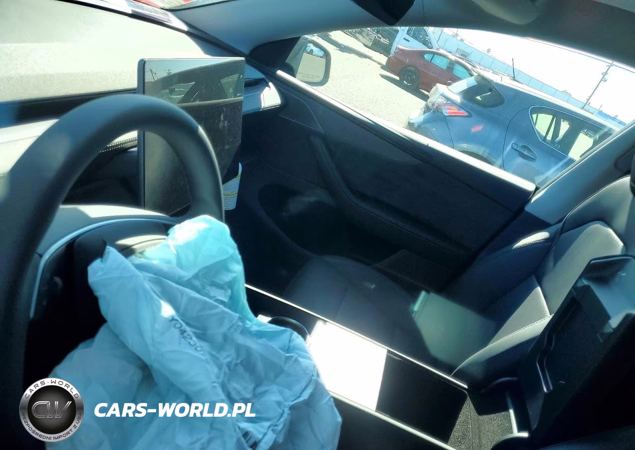 2026 Tesla Model Y VIN:7SAYGDED8TF550444 - 9