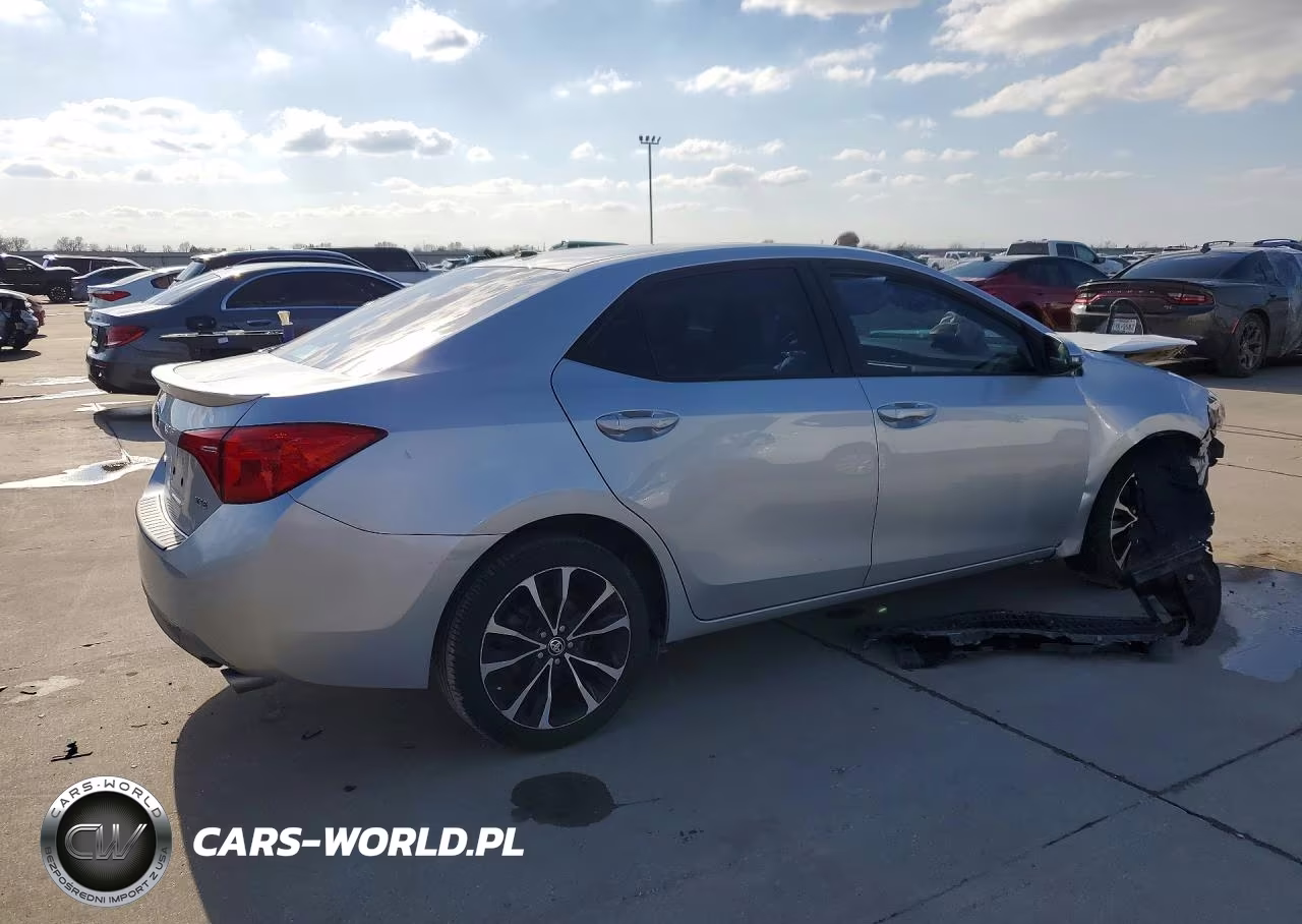 2018 Toyota Corolla Xse VIN:5YFBURHE2JP756471 - 3