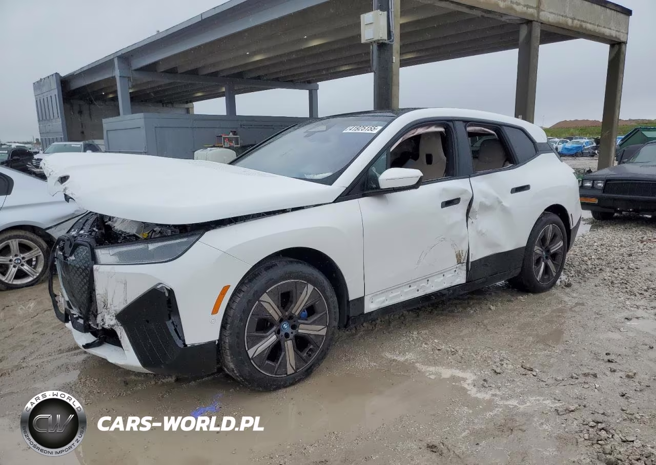 BMW IX XDRIVE5