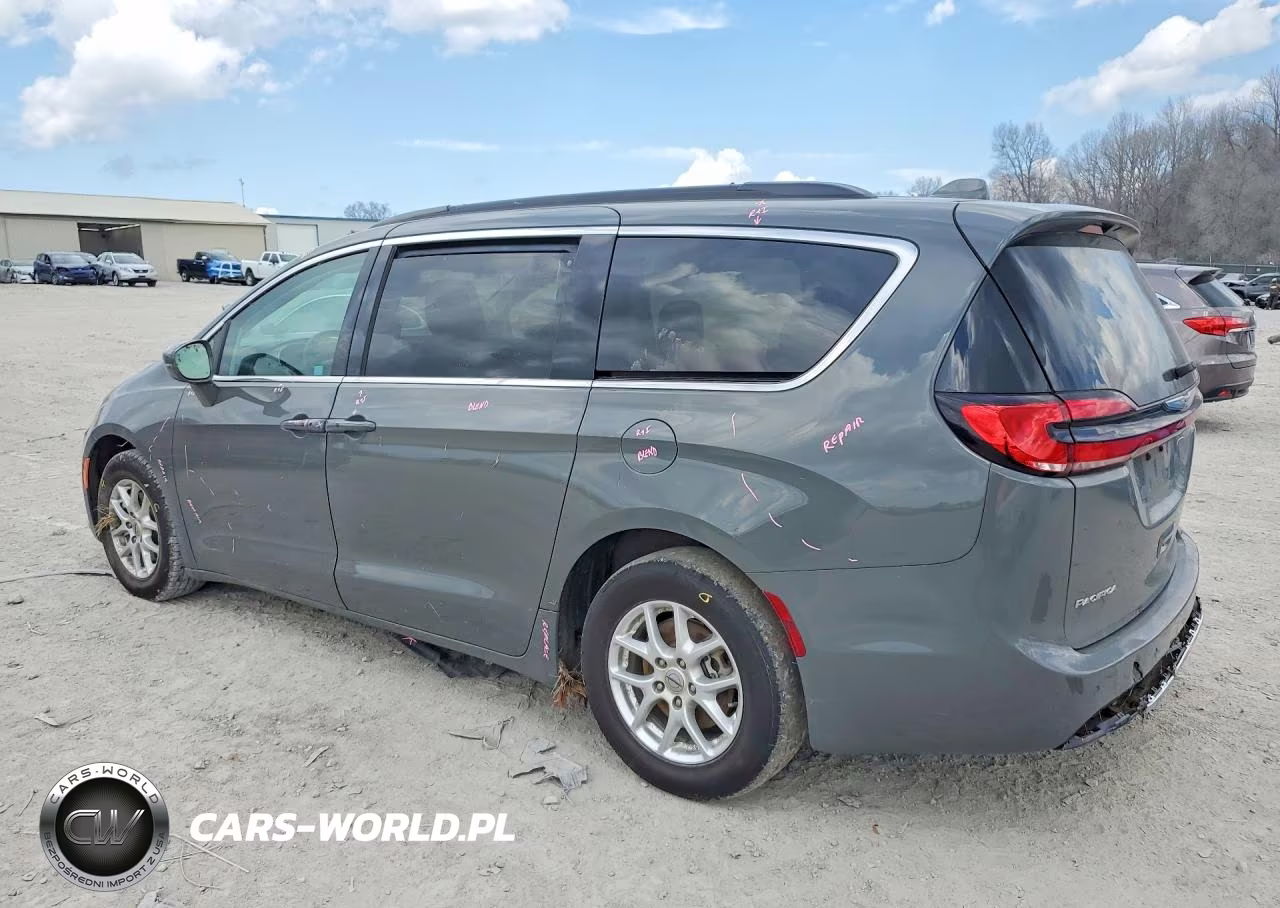 2022 Chrysler Pacifica Touring L VIN:2C4RC1BG7NR106683 - 2