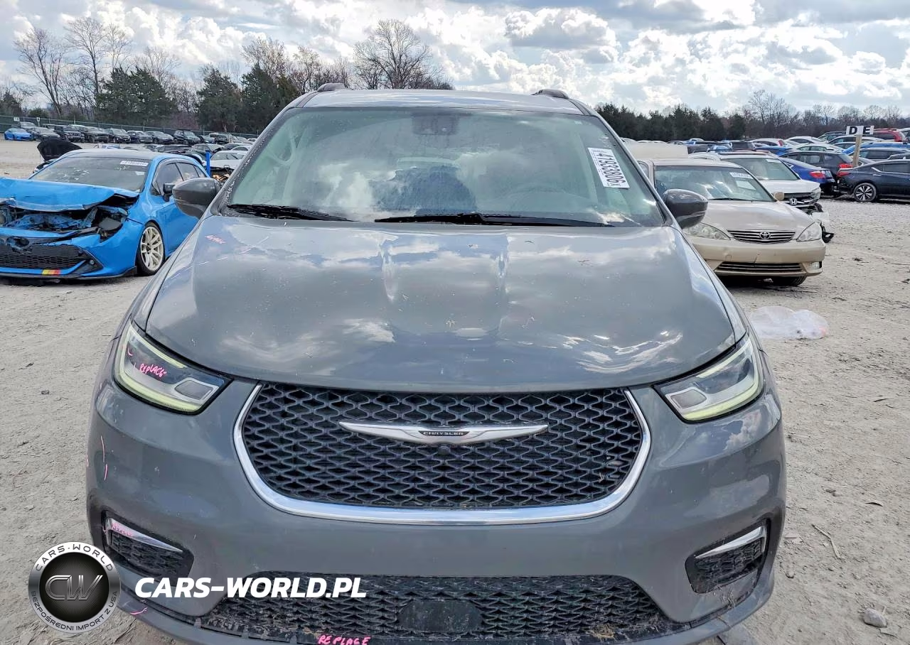 2022 Chrysler Pacifica Touring L VIN:2C4RC1BG7NR106683 - 5