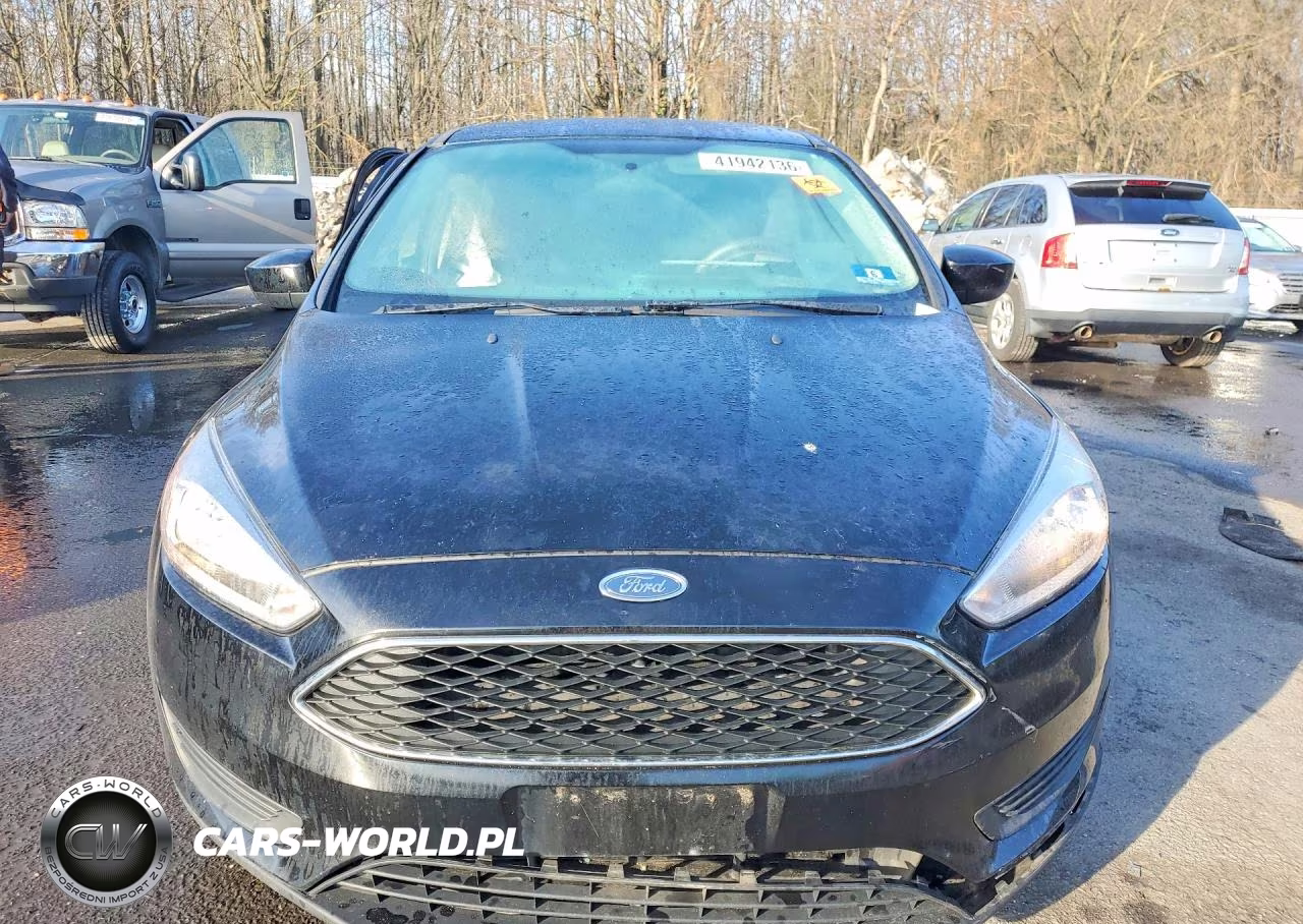 2018 Ford Focus Se VIN:1FADP3K2XJL283946 - 5