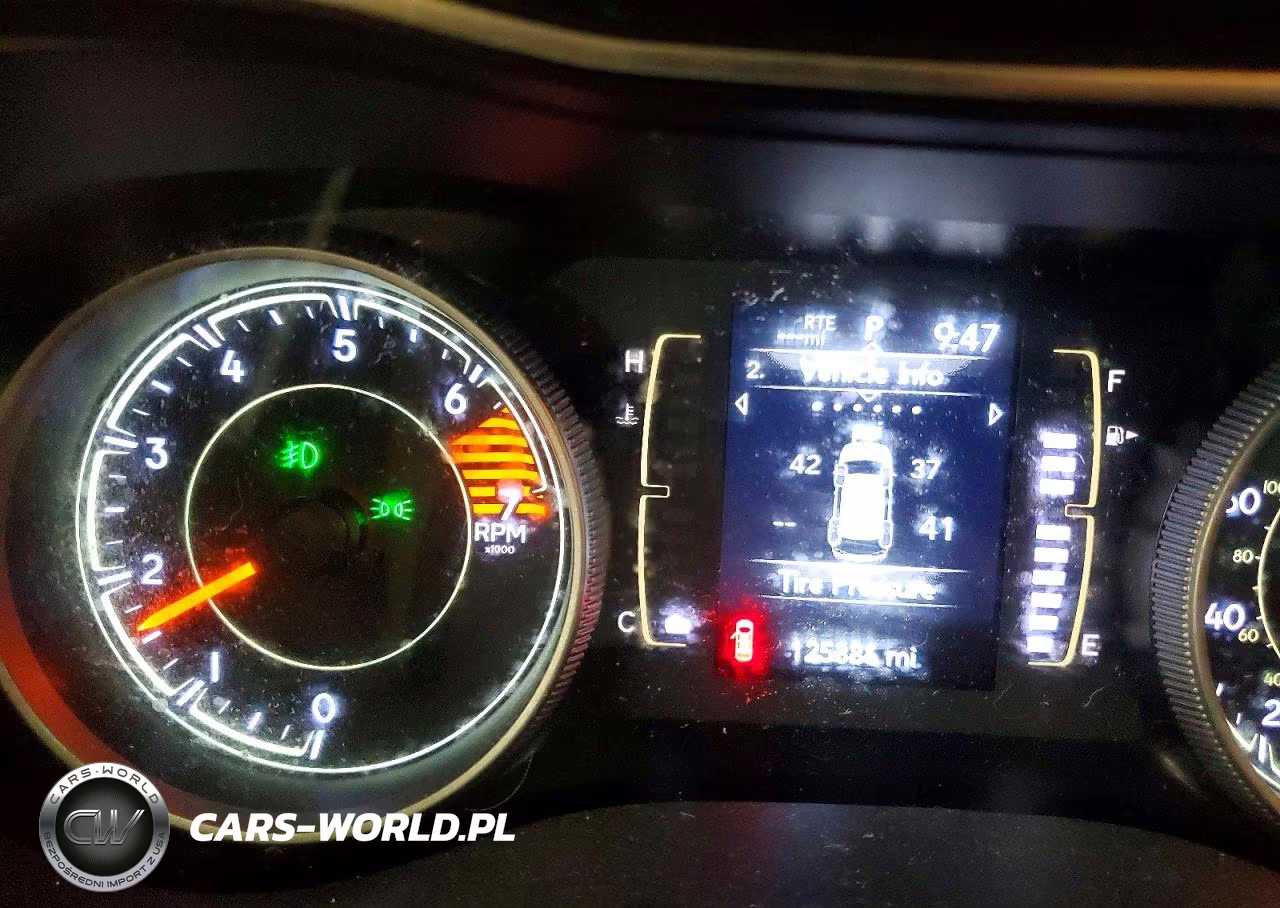 2019 Jeep Cherokee Latitude VIN:1C4PJLCB8KD265223 - 9