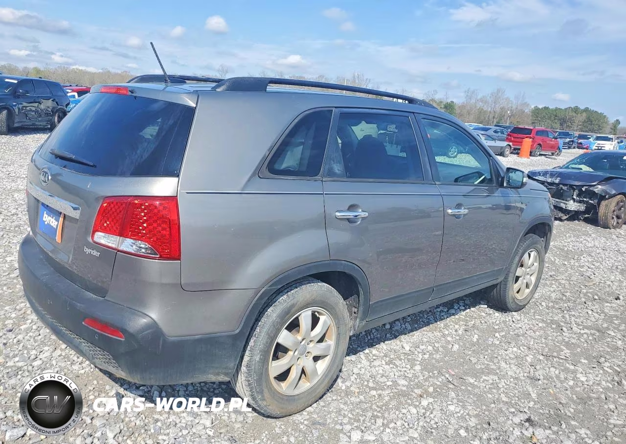 2013 Kia Sorento VIN:5XYKT4A60DG395047 - 3